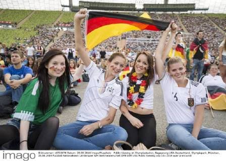 Public Viewing im Olympiastadion, Begegnung USA-Deutschland, Olympiapark, München. 26.06.2014