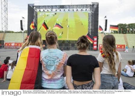 Public Viewing im Olympiastadion, Begegnung USA-Deutschland, Olympiapark, München. 26.06.2014
