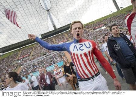 Public Viewing im Olympiastadion, Begegnung USA Fan Olympiapark, München. 26.06.2014