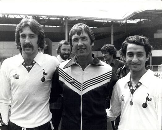 Jul. 18, 1978 - Argentine Football Star at Tottenham: Osvaldo Ardiles and Ricardo Villa were at the White Hard Lane yesterday to jion the new promoted Tottenham Hotspure team. Keith Burkinehaw the tottenham manager signed the Argentinians in a ~700,000 deal after their appearance for Argentina in the World Cup Final. Picture Shows: Keith Burkinshaw the Spurs manger with his two new signings (left) Ricardo Villa, and Osvaldo Ardiles,  - ZUMAk09