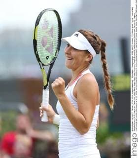 Wimbledon Championships 2014, AELTC,London, ITF Grand Slam Tennis Tournament, Belinda Bencic (SUI) macht die Faust und jubelt nach ihrem Sieg,Jubel, Emotion,Freude,Einzelbild,Halbkoerper,Hochformat,