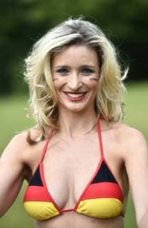 WM-Girl, weiblicher Fan der Nationalmannschaft, Bikini in Nationalfarben, - MODEL RELEASED