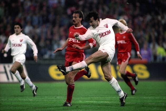 Jürgen Kohler (FC Bayern München) gegen Dejan Savicevic (Roter Stern Belgrad)
