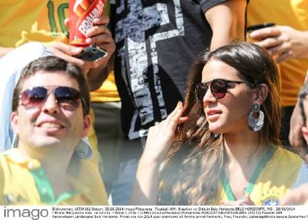 Fussball-WM: Brasilien vs Chile in Belo Horizonte BELO HORIZONTE, MG - 28 06 2014 - Bruna Marquezine esta na torcida - Brasil x Chile ( x(3962)xDuduxMacedox xFotoarenax  (25232)