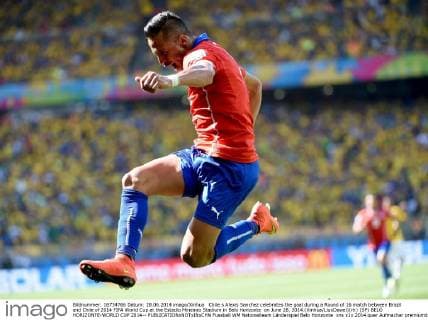 Chile s Alexis Sanchez celebrates the goal during a Round of 16 match between Brazil and Chile of 2014 FIFA World Cup at the Estadio Mineirao Stadium in Belo Horizonte on June 28, 2014.(Xinhua LiuxDawei)(rh) (SP) BELO HORIZONTE-WORLD CUP 2014-- 