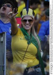 World cup 2014. Fans of Brazil encouraged before the match for the second round of the World Cup 2014 Belo Horizonte Mineirao stadium. 28 06 2014 MarceloxHernandez Photosport Football, 2014 FIFA World Cup . 28 06 2014 MarceloxHernandez Photosport - 