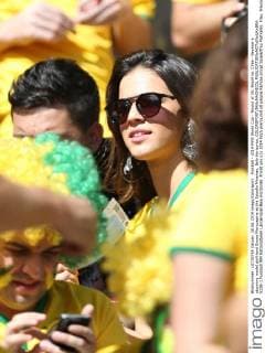 Football - 2014 FIFA World Cup - Round of 16: Brazil vs. Chile - Neymar s stunning model girlfriend Bruna Marquezine at the Estadio Mineirao, Belo Horizonte. COLORSPORT IANxMACNICOL  5228-1