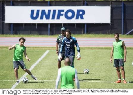 30280614DDI_ENT_MEX_OCHOATraining MEX held in Fortaleza, in the picture: Andres Guardado, Guillermo Ochoa, Javier Hernandez Martinez 28 06 2014 xOMARxMARTINEZx 