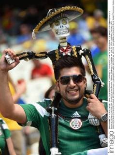 (140629) -- FORTALEZA, June 29, 2014 (Xinhua) -- A Mexico s fan cheers prior to a Round of 16 match of 2014 FIFA World Cup at the Estadio Castelao Stadium in Fortaleza, on June 29, 2014.(Xinhua Li Ga)(xzj) (SP) 