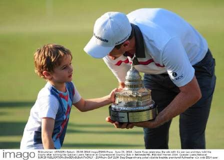 June 29, 2014 - Justin Rose celebrates the win with his son Leo and they hold the trophy after winning the Quicken Loans National at Congressional Country Club in Bethesda MD. PGA Golf Herren 2014: Quicken Loans National JUN 29 - ZUMAcjm