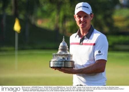 June 29, 2014 - Justin Rose holds the trophy after winning the Quicken Loans National at Congressional Country Club in Bethesda MD. PGA Golf Herren 2014: Quicken Loans National JUN 29 - ZUMAcjm