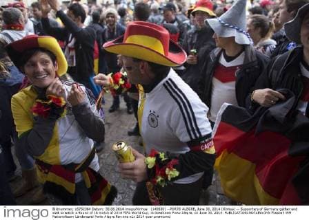(140630) --PORTO ALEGRE, June 30, 2014 (Xinhua) -- Supporters of Germany gather and wait to watch a Round of 16 match of 2014 FIFA World Cup, in downtown Porto Alegre, on June 30, 2014. 
