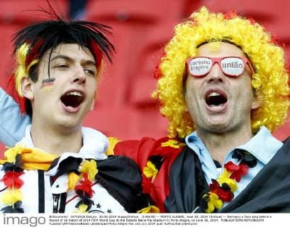 (140630) -- PORTO ALEGRE, June 30, 2014 (Xinhua) -- Germany s fans sing before a Round of 16 match of 2014 FIFA World Cup at the Estadio Beira-Rio Stadium in Porto Alegre, on June 30, 2014. 