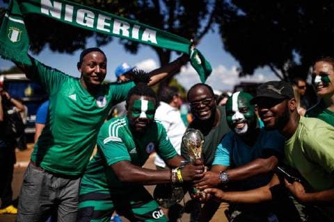 (140630) -- BRASILIA, June 30, 2014 (Xinhua) -- Nigeria s fans pose outside the Estadio Nacional Stadium in Brasilia, on June 30, 2014, ahead of a Round of 16 match of 2014 FIFA World Cup. (Xinhua Jhon Paz) (SP)-BRASILIA-WORD CUP 2014-FANS 