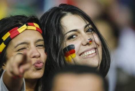 Fans, Fans, supporters, spectators, Zuschauer, junge hübsche Frau, Bemalung im Gesicht, Gesichtsbemalung, Schminke DEUTSCHLAND - FIFA Fussball WM Weltmeisterschaft am 30.06.2014 Arena Estadio Beira-Rio in Porto Alegre