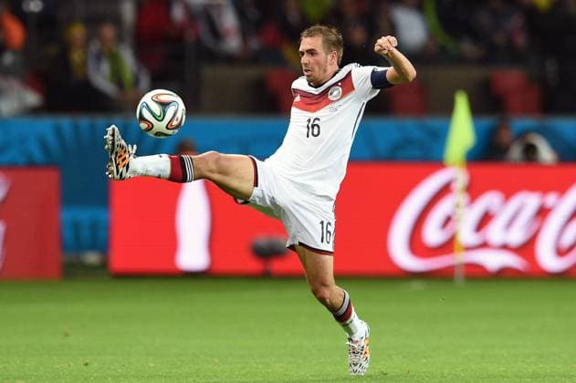 Philipp LAHM (GER),Aktion,Einzelaktion,Einzelbild,Freisteller,Ganzkoerperaufnahme,ganze Figur. Deutschland (GER)-Algerien (ALG).2-1 n.V. Achtelfinale,2.Runde,Spiel 54, am 30.06.2014 in Porto Alegre. Fussball Weltmeisterschaft 2014.