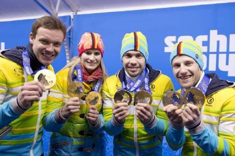WENDL Tobias und ARLT Tobias mit GEISENBERGER Natalie und LOCH Felix Team GER bei der Siegeehrung Rodeln Team Olympische Winterspiele Sochi 2014 