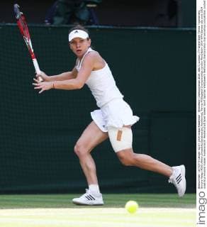 Wimbledon Championships 2014, AELTC,London, ITF Grand Slam Tennis Tournament, Simona Halep (ROU),Aktion,Einzelbild,Ganzkoerper,Hochformat,