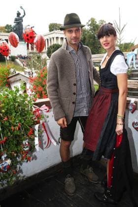 GUARDIOLA Josep Trainer Team FC Bayern Muenchen mit Frau Christina FC Bayern Muenchen beim Oktoberfest 2013 im Kaefer Zelt am 06. Oktober 2013 in Muenchen 