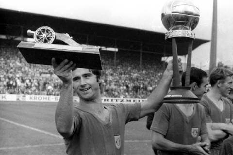 Gerd Müller (FC Bayern München) wird als Fußballer des Jahres und Torschützenkönig ausgezeichnet