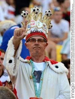 A Polish s fan poses before a match of 2014 FIFA World Cup at the Estadio do Maracana Stadium in Rio de Janeiro, , on July 4, 2014.(Xinhua Wang Yuguo)(rh) (SP) RIO DE JANEIRO-WORLD CUP 2014-