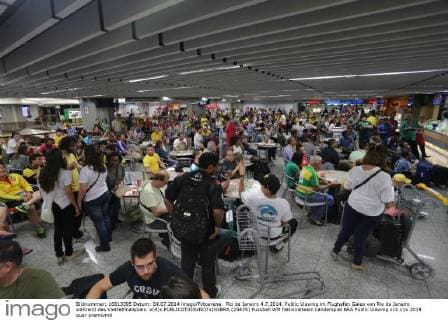 Rio de Janeiro 4.7.2014. Public Viewing im Flughafen Galeo von Rio de Janeiro während des Viertelfinalspiels. x(4)x  (25435)