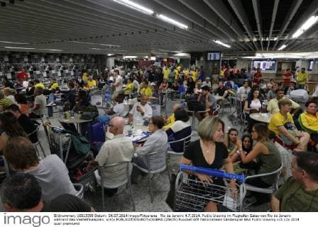 Rio de Janeiro 4.7.2014. Public Viewing im Flughafen Galeo von Rio de Janeiro während des Viertelfinalspiels. x(4)x  (25435)