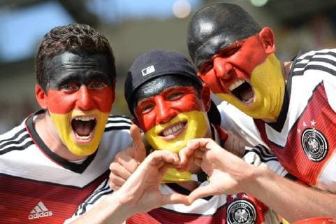 deutsche Fans,Fussballfans mit Gesichtsbemalung in schwarz ,rot ,gold,Jubel,Freude,Begeisterung, Deutschland (GER) . Viertelfinale,3.Runde,Spiel 58, am 04.07.2014 in Rio De Janeiro. Fussball Weltmeisterschaft 2014