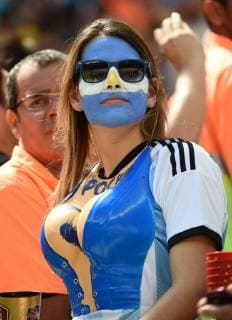 (140705) -- BRASILIA, July 5, 2014 (Xinhua) -- An Argentina s fan waits before a quarter-finals match of 2014 FIFA World Cup at the Estadio Nacional Stadium in Brasilia, on July 5, 2014.(Xinhua Liu Dawei)(rh) (SP) BRASILIA-WORLD CUP 2014-QUARTERFINALS 