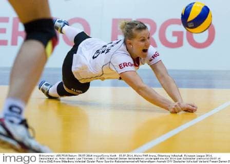 05.07.2014, Kleine EWE Arena, Oldenburg Volleyball, European League 2014, Deutschland vs. Polen Abwehr Lisa Thomsen ( 15 GER)
