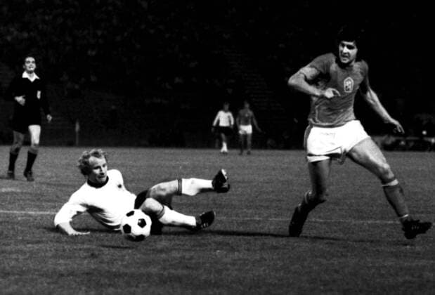 Fußball, EM Finale 1976 in Belgrad, Tschechoslowakei - Deutschland 5:3 i. E VOGTS Berti Team Deutschland mit DOBIAS TEAM CSSR ist Europameister 1976 UEFA Fussball Europameisterschaften 1976 in Belgrad in Jugoslavien Finale Deutschland-CSSR in Belgrad am 20.Juni 1976 
