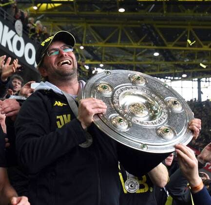 Fußball, Borussia Dortmund, Deutscher Meister 2012 KLOPP Juergen Meistertrainer Team Borussia Dortmund Deutscher Meister 2012 bei der Borussia Siegeehrung am 05.Mai 2012 in Dortmund mit Meisterschale 