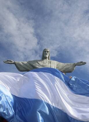 2014 FIFA World Cup - Argentinische Fans vor der Cristo Redentor Statue - Rio de Janeiro -