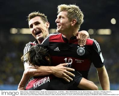 (140708) -- BELO HORIZONTE, July 8, 2014 (Xinhua) -- Germany s Miroslav Klose (L, back) and Sami Khedira (L, front) with Toni Kroos (R) for Toni s second goal during a semifinal match between Brazil and Germany of 2014 FIFA World Cup at the Estadio Mineirao Stadium in Belo Horizonte, Brazil, on July 8, 2014.(Xinhua Qi Heng)(pcy) (SP)BRAZIL-BELO HORIZONTE-WORLD CUP 2014-SEMIFINALS-BRAZIL VS GERMANY 
