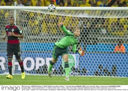 Torwart Manuel NEUER (GER) beim Abwurf, Aktion, links Jerome BOATENG (GER) Brasilien BRA - Deutschland GER 1:7, Halbfinale am 08.07.2014 in Belo Horizonte, Fussball Weltmeisterschaft 2014 in Brasilien vom 12.06. - 13.07.2014.