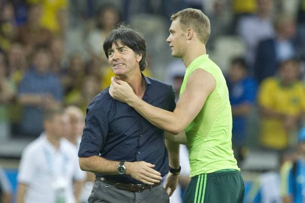 Torwart Manuel NEUER (GER) rechts, umarmt Trainer Bundestrainer Joachim Jogi LOEW (LÖW) (GER)), Umarmung, freundschaftliche Geste, Brasilien BRA - Deutschland GER 1:7, Halbfinale am 08.07.2014 in Belo Horizonte, Fussball Weltmeisterschaft 2014 in Brasilien vom 12.06. - 13.07.2014.