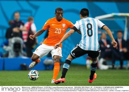 COPA2014 SAO PAULO, SP - 07 09 2014: X NETHERLANDS ARGENTINA - Georginio WIJNALDUM Holland and Enzo PEREZ Argentina during the match between Netherlands v Argentina, valid for the semi final of the World Cup, held in the Corinthians Arena. ( x(725)xMarceloxMachadoxdexMelox x  (25489) Holanda x Argentina