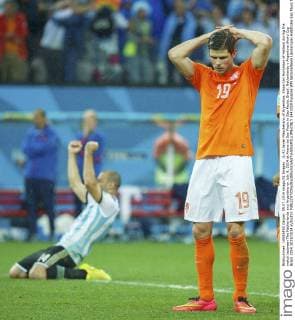 (L-R) Javier Mascherano of Argentina, Klaas-Jan Huntelaar of Holland during the match between The Netherlands and Argentina on July 9, 2014 at Arena de Sao Paulo in Sao Paulo, Brazil. Netherlands v Argentina World Cup Brazil 2014 2013 2014 xVIxxIVx 2443328