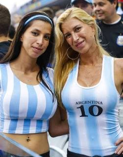 hübsche Frau, Maedchen, sexy, Brueste Silikon, Oberweite, aufreizend, Figur, hübsch, lacht, attraktiv,Fans, Fussballfans, supporters, spectators, Zuschauer, Jacke, Kutte, Weste, Fankurve Bemalung im Gesicht, Gesichtsbemalung, Schminke Maske. FIFA Fussball WM Weltmeisterschaft Halbfinale am 09.07.2014 im Stadion von Sao Paulo