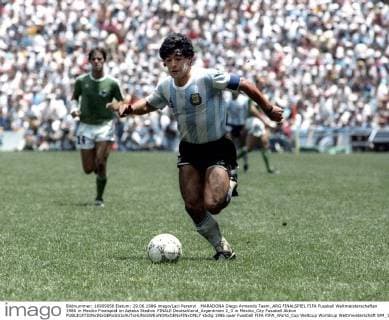 MARADONA Diego Armando Team_ARG FINALSPIEL FIFA Fussball Weltmeisterschaften 1986 in Mexiko Finalspiel im Azteka Stadion FINALE Deutschland_Argentinien 2_3 in Mexiko_City Fussball Aktion 