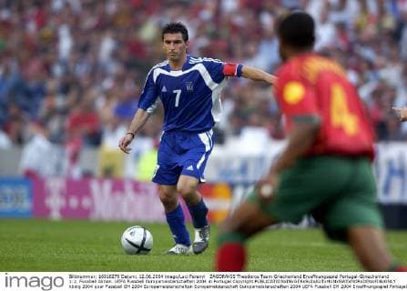ZAGORAKIS Theodoros Team Griechenland Eroeffnungsspiel Portugal-Gtriechenland 1:2. Fussball Aktion. UEFA Fussball Europameisterschaften 2004 in Portugal Copyright 