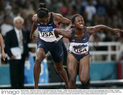 JONES Marion auf WILLIAMS Lauryn Olympische Sommerspiele 2004 in Athen. 4x100m Frauen Finale ausgeschieden Leichtathletik misslungener Staffelwechsel. 