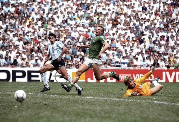BURRUCHAGA Jorge Luis Team_ARG FINALSPIEL Toni Schumacher und Briegel FIFA Fussball Weltmeisterschaften 1986 in Mexiko Finalspiel im Azteka Stadion FINALE Deutschland_Argentinien 2_3 in Mexiko_City Fussball Siegtor zum 3_2 