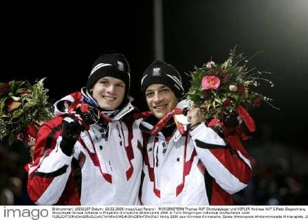MORGENSTERN Thomas AUT Olympiasieger und KOFLER Andreas AUT 2.Platz Siegeehrung Skispringen Grosse Schanze in Pragelato Olympische Winterspiele 2006 in Turin Skispringen individual Großschanze Jubel 