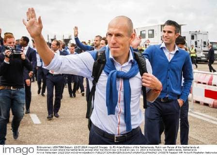 (L-R) Arjen Robben of the Netherlands, Robin van Persie of the Netherlands at Rotterdam Airport where the Netherlands arrived after the World Cup in Brazil on July 13, 2014 in Rotterdam, The Netherlands. Netherlands Arrival Rotterdam 2013 2014 xVIxErwinxSpekxIVx 2450678