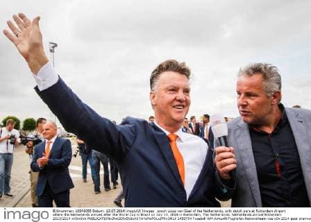 coach Louis van Gaal of the Netherlands, with dutch pers at Rotterdam Airport where the Netherlands arrived after the World Cup in Brazil on July 13, 2014 in Rotterdam, The Netherlands. Netherlands Arrival Rotterdam 2013 2014 xVIxxIVx 2450754