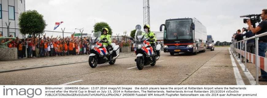 the dutch players leave the airport at Rotterdam Airport where the Netherlands arrived after the World Cup in Brazil on July 13, 2014 in Rotterdam, The Netherlands. Netherlands Arrival Rotterdam 2013 2014 xVIxxIVx 2450699