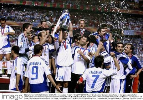 EUROPAMEISTER Team Griechenland Europameister Fussball Europameisterschaften 2004 Finale in Lissabon Portugal-Griechenland 
