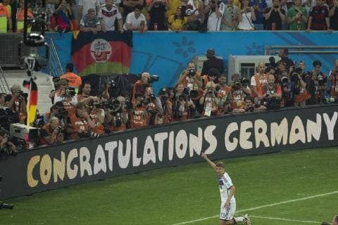 Thomas Müller vor Fotografen - Deutschland vs. Argentinien - Finale der FIFA WM 2014 im Maracana Stadion von Rio de Janeiro - xOMARxMARTINEZx 