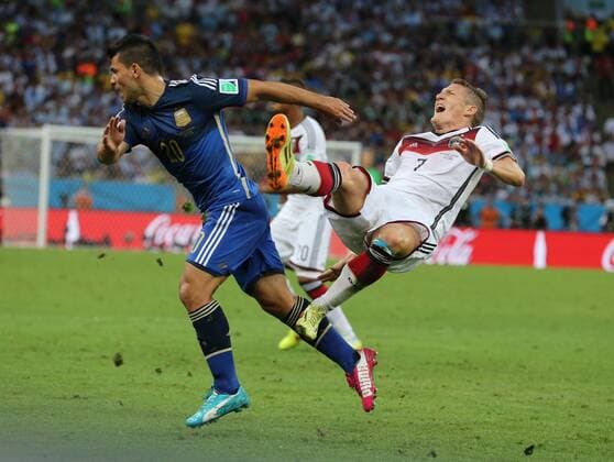 Rio de Janeiro, FIFA, Fussball Männer, Fussball Welltmeisterschaften 2014, FIFA world cup 2014 ,Final, Finale, Deutschland vs Argentinien , Germany vs Argentina 13.07.2014, Estadio Maracana, Rio de Janeiro,Sergio Aguero, Argentinien, Bastian Schweinsteiger, Deutschland,